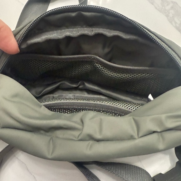 NWT Lululemon Wunderlust green belt bag - Picture 6 of 7